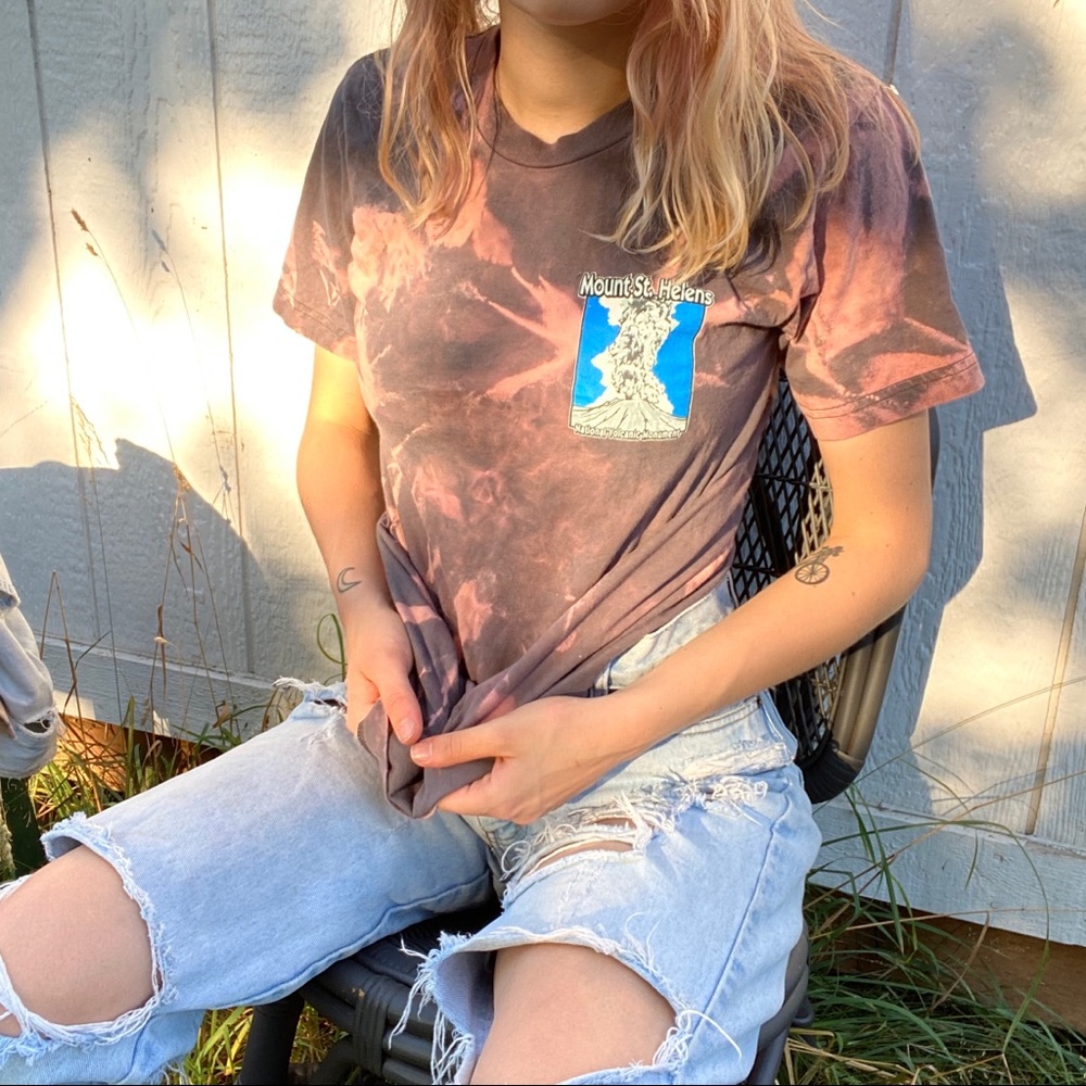 🖤 Mt St. Helens tee (read bio)